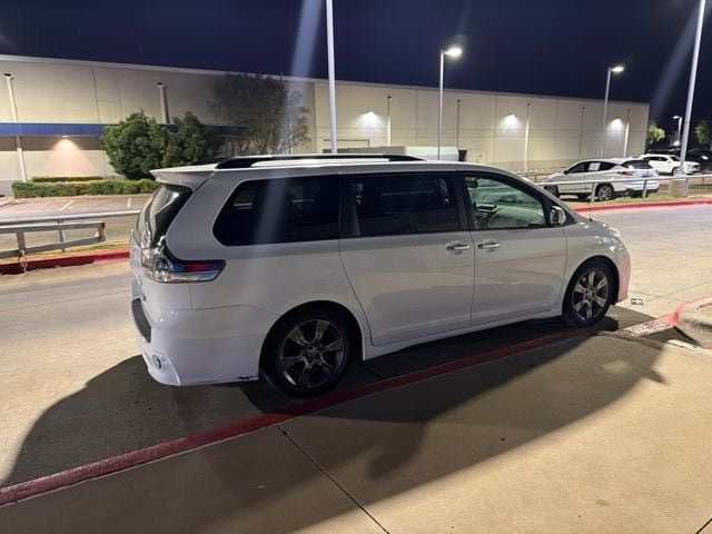 Used 2014 Toyota Sienna SE FWD image 5