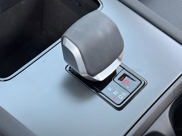 Used 2025 Land Rover Discovery Sport Dynamic SE image 16