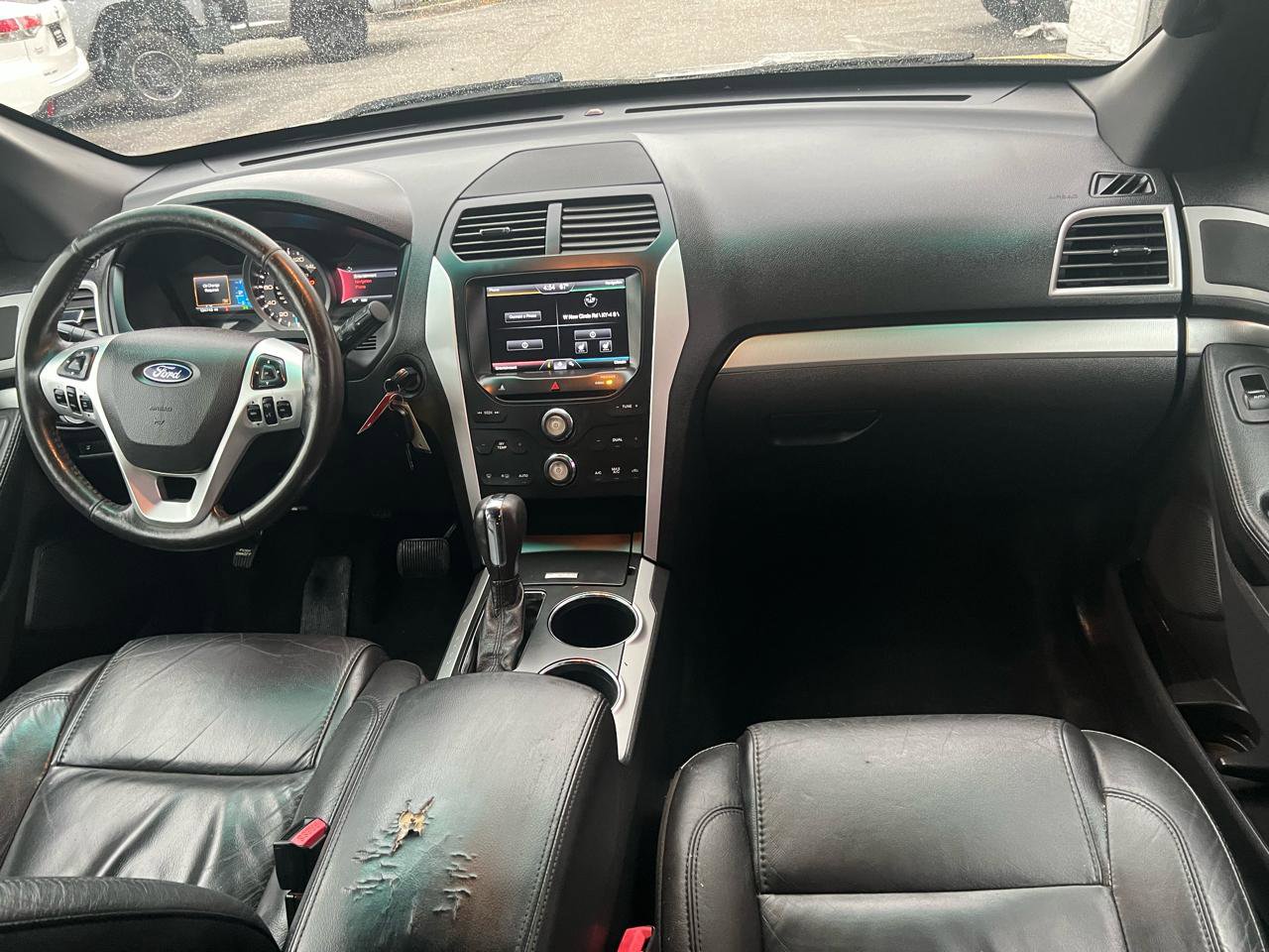 Used 2014 Ford Explorer XLT w/ Equipment Group 202A FWD image 16