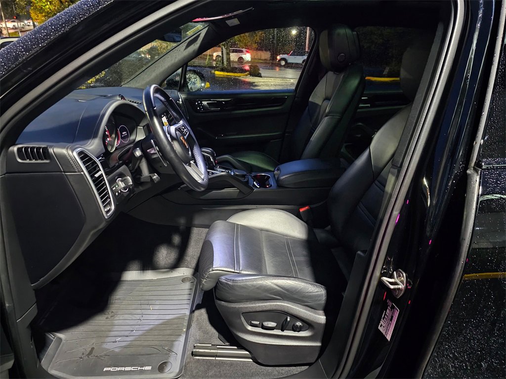 Used 2022 Porsche Cayenne image 21