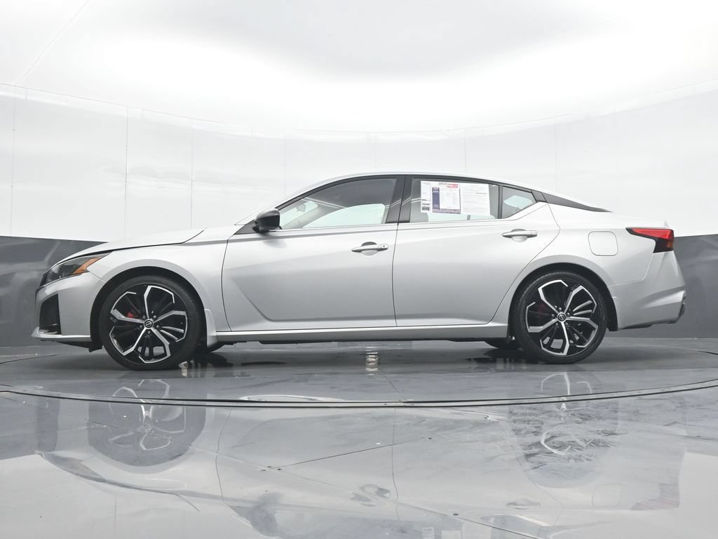 Used 2023 Nissan Altima 2.5 SR FWD image 28
