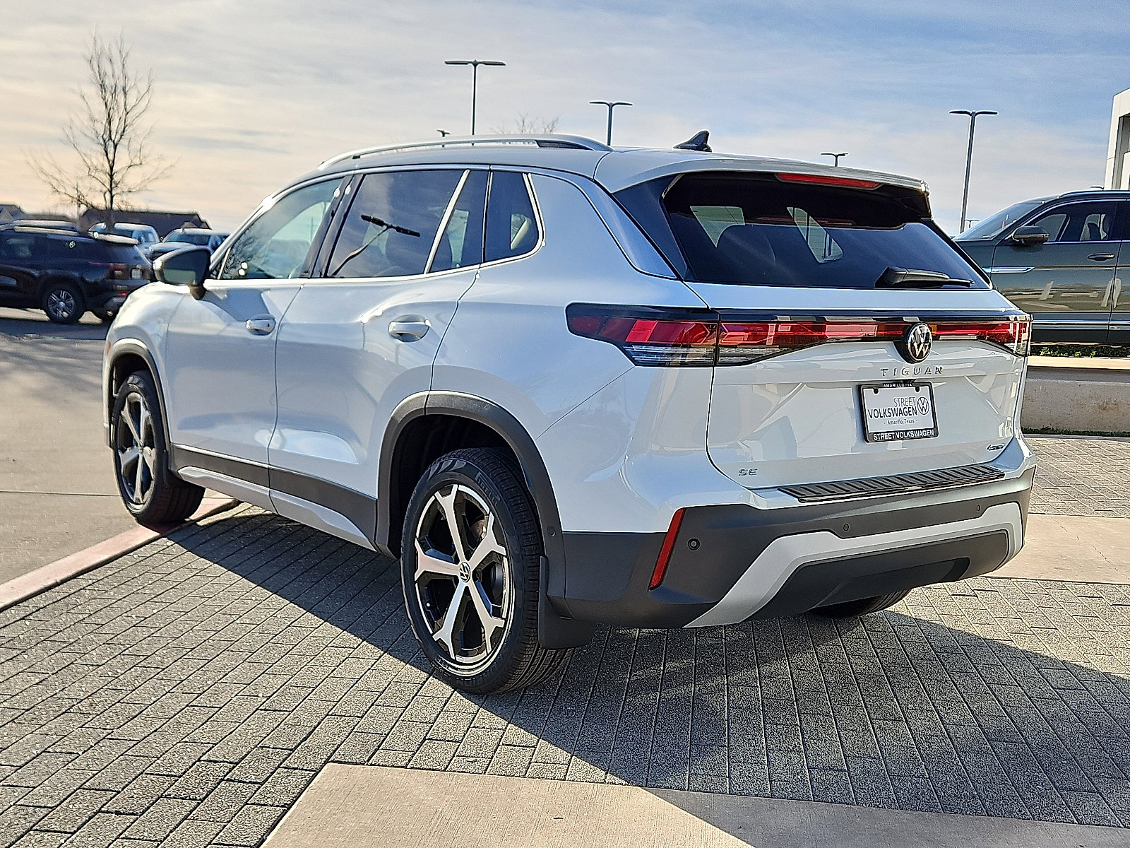 New 2026 Volkswagen Tiguan SE image 2