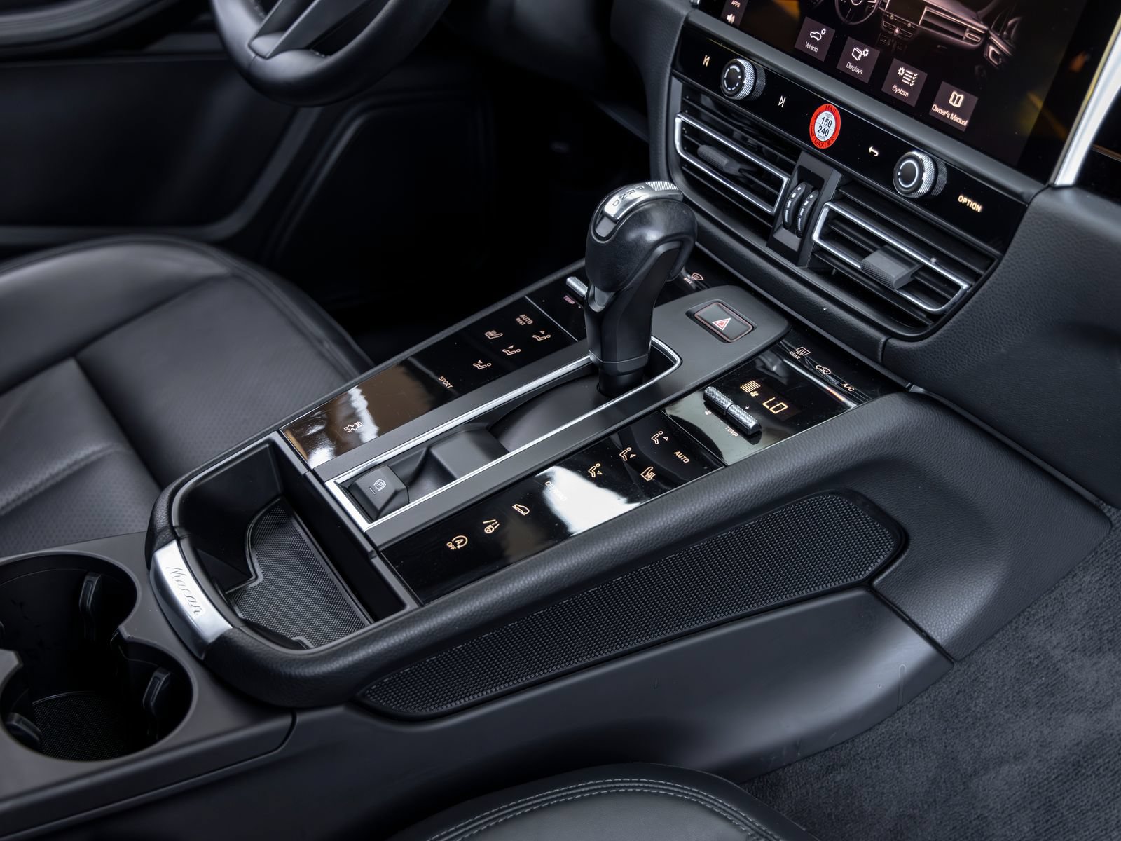 Certified 2023 Porsche Macan AWD/4WD image 53