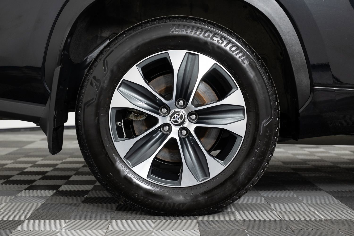 Used 2024 Toyota Highlander XLE image 45