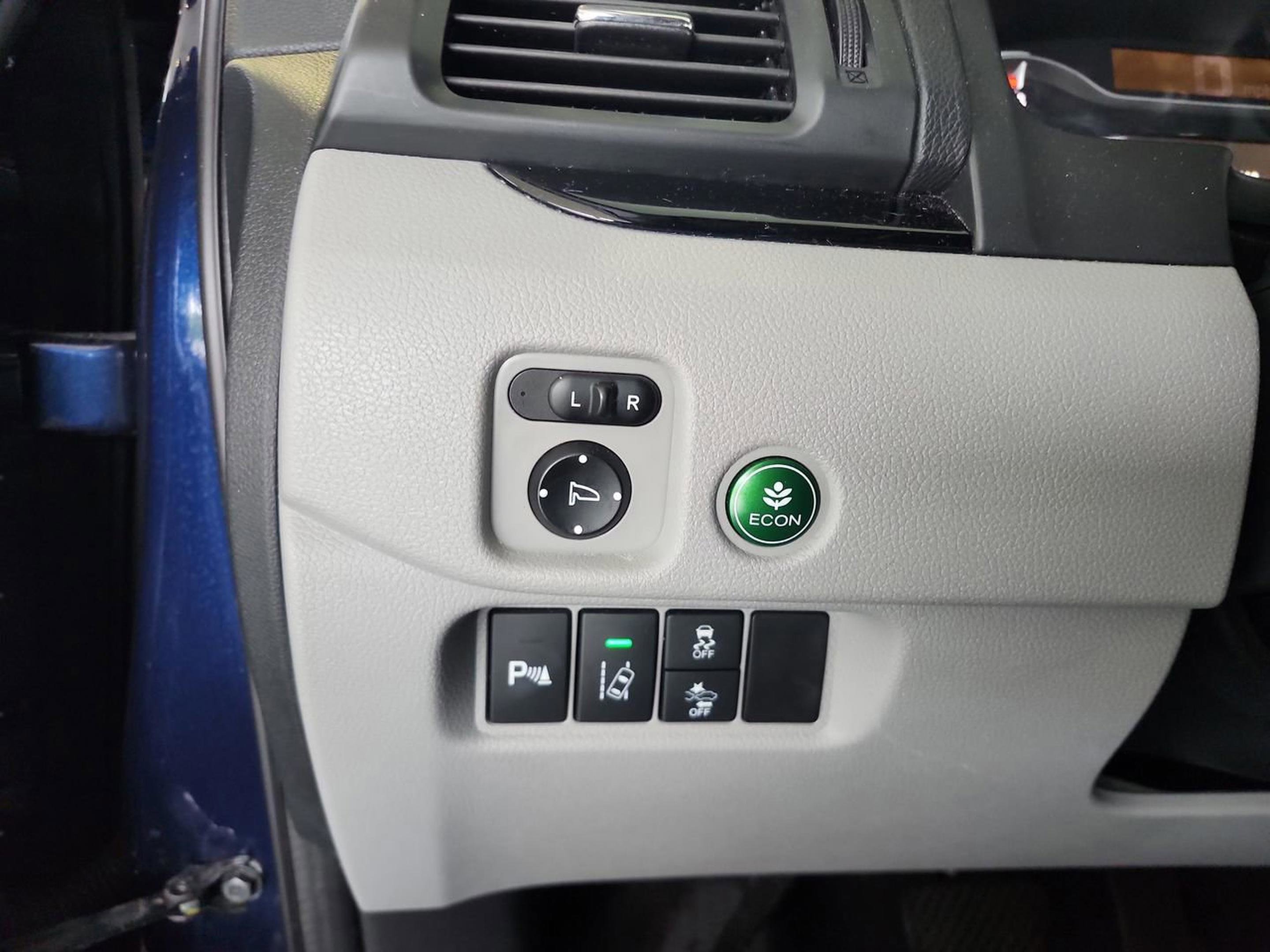 Used 2016 Honda Pilot Touring image 12