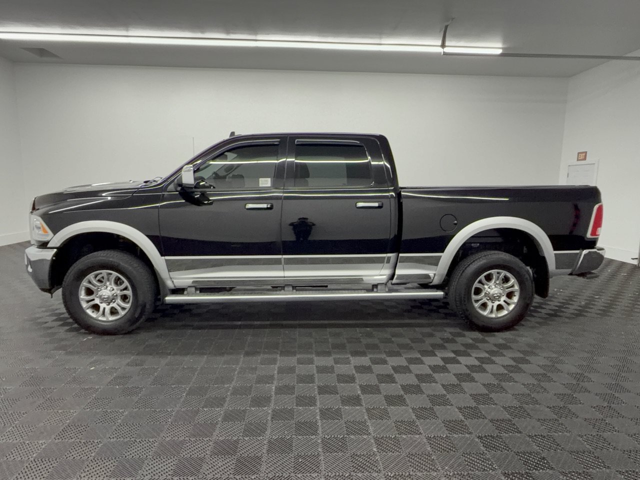 Used 2014 RAM 3500 Laramie w/ Convenience Group AWD/4WD image 2