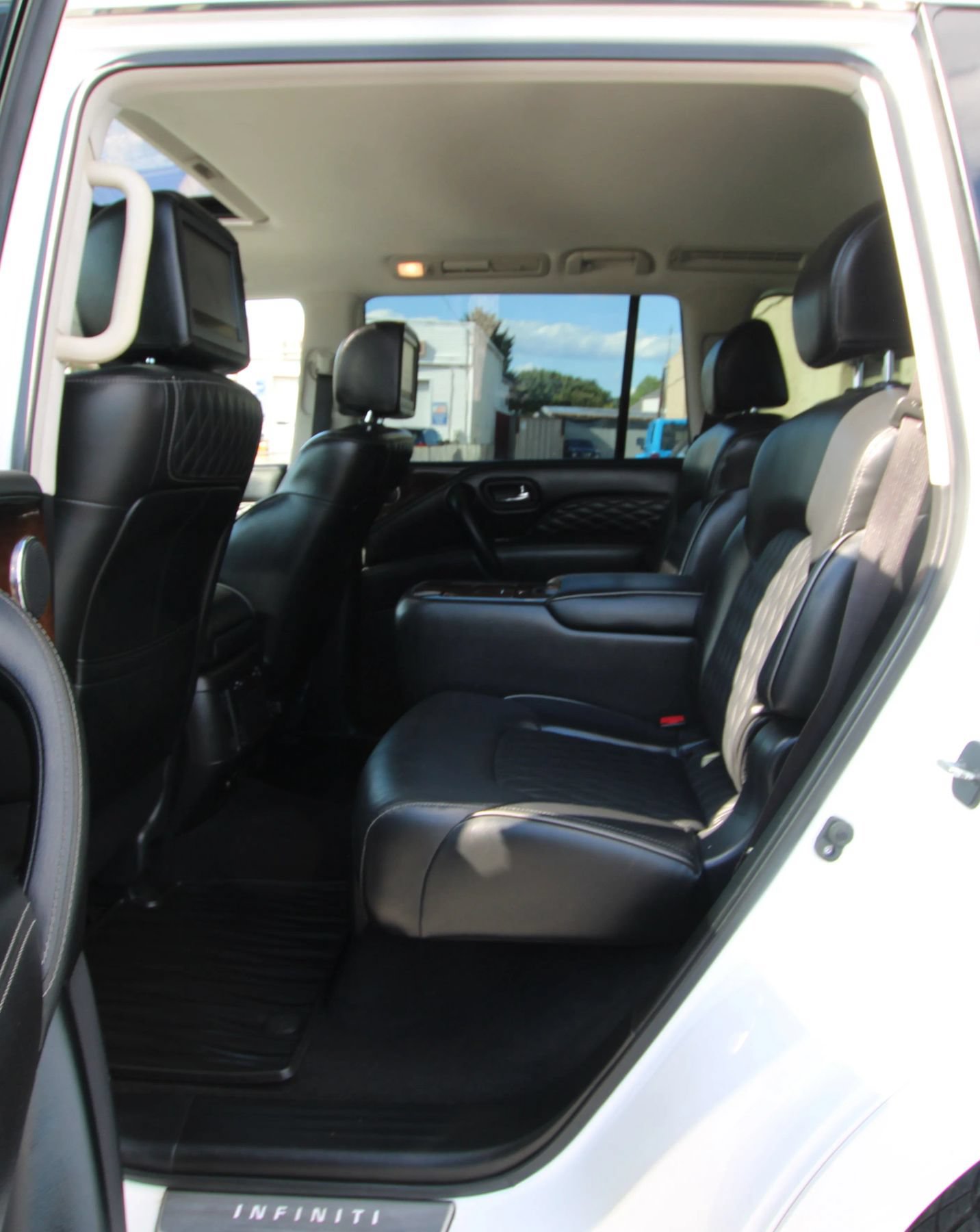 Used 2019 INFINITI QX80 Luxe w/ 22" Wheel Package AWD/4WD image 11