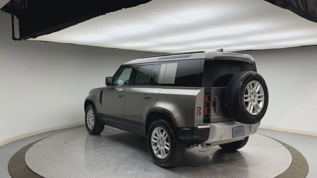 Used 2025 Land Rover Defender 110 S image 4