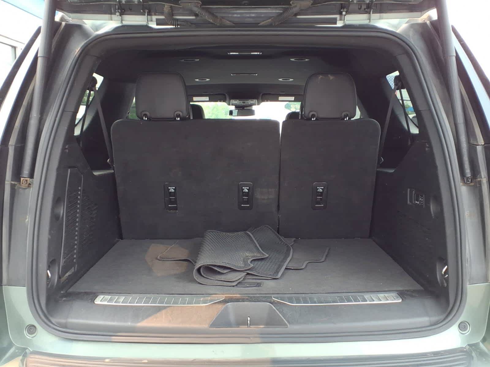 Used 2023 Chevrolet Suburban Premier AWD/4WD image 19
