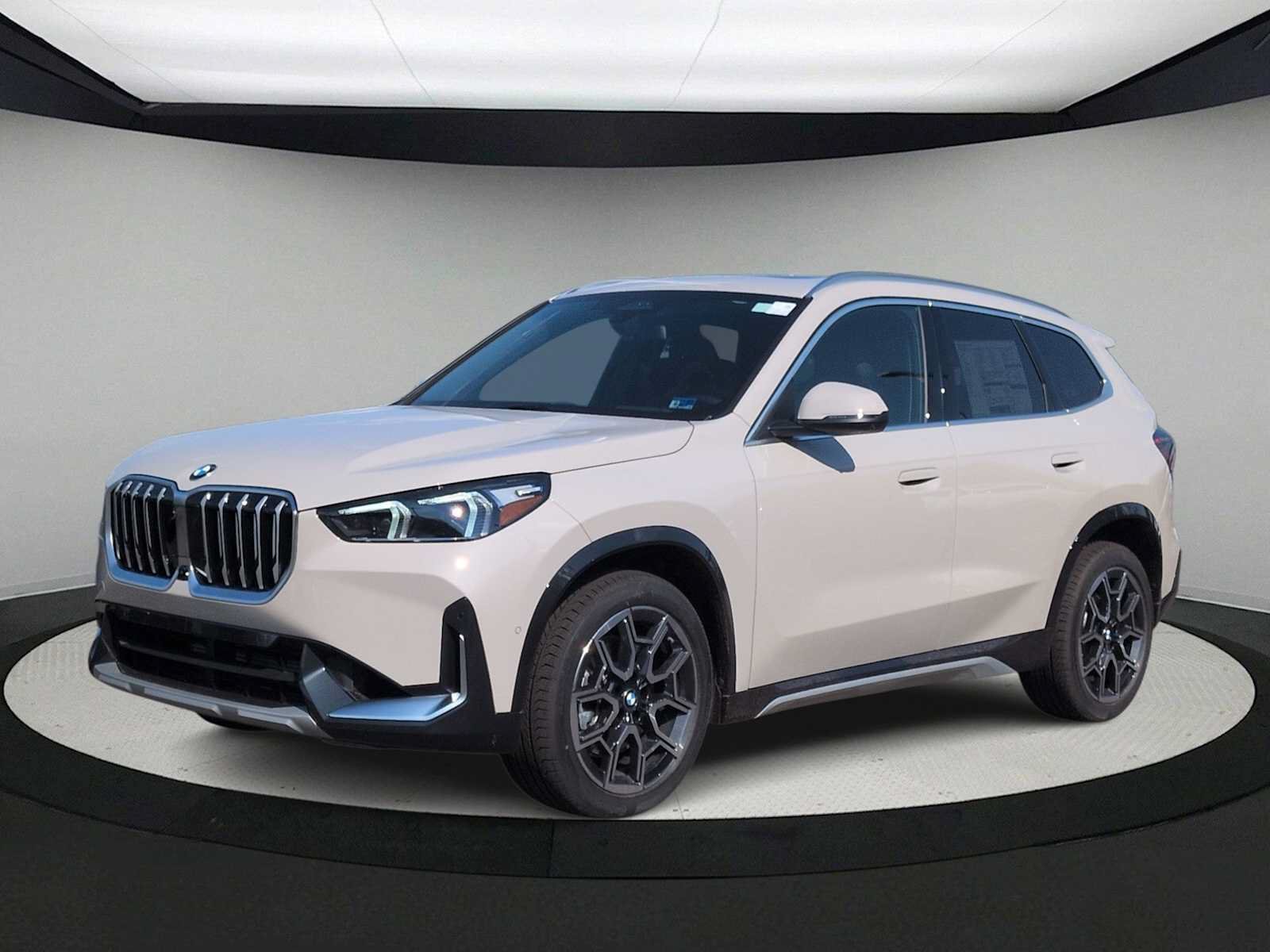 New 2026 BMW X1 xDrive28i w/ Technology Package AWD/4WD image 4