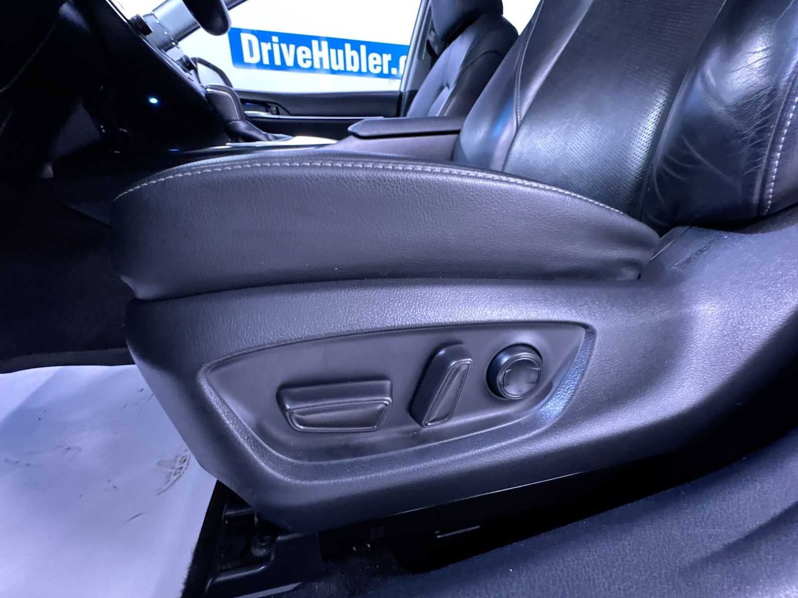 Used 2019 Toyota Camry XSE w/ Navigation Package FWD image 13