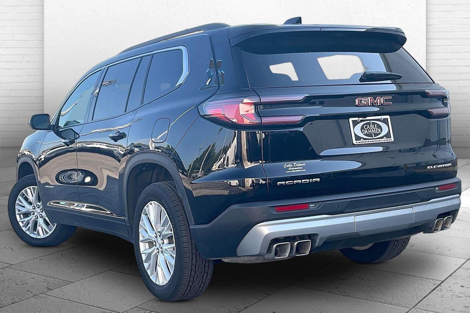 Used 2026 GMC Acadia Elevation w/ Elevation Premium Package FWD image 11