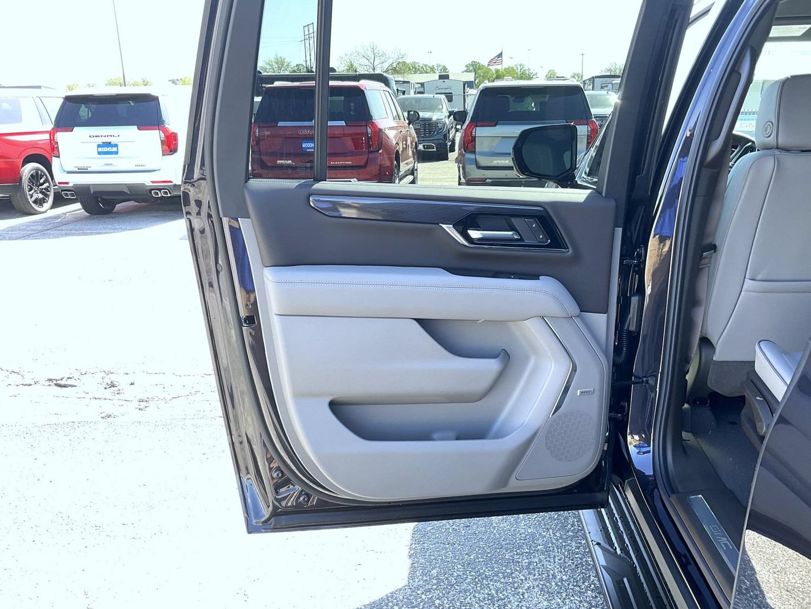 New 2026 GMC Yukon XL Elevation AWD/4WD image 21