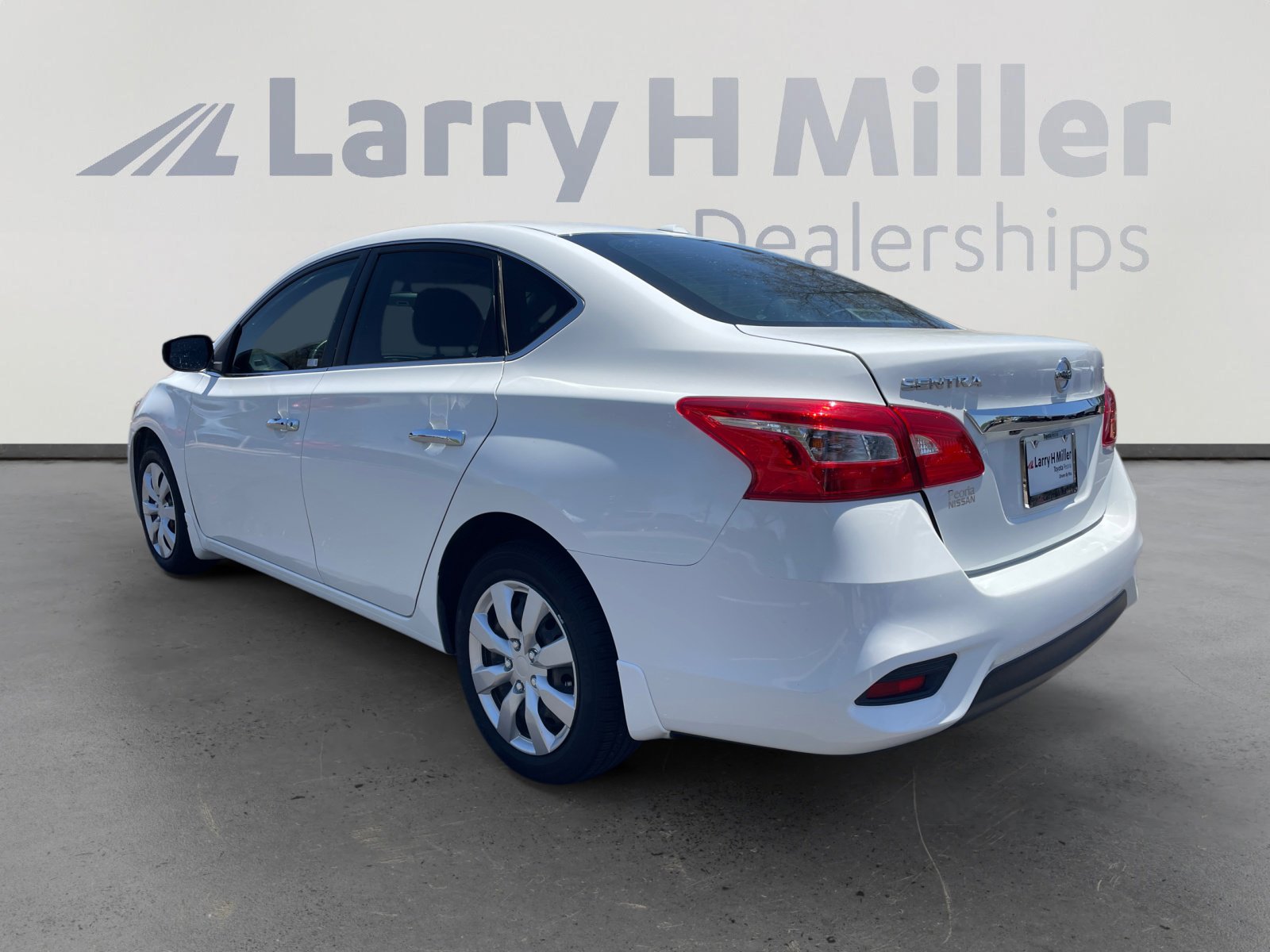 Used 2017 Nissan Sentra SV FWD image 3