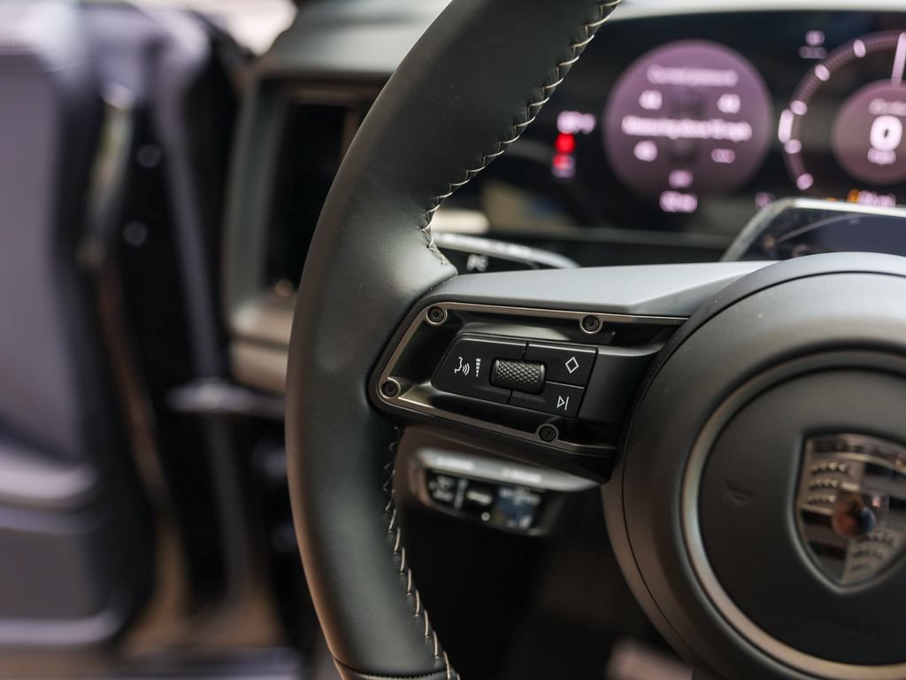 New 2026 Porsche Cayenne Turbo AWD/4WD image 22