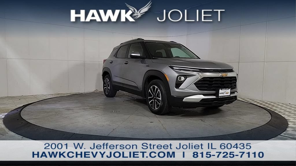 Used 2025 Chevrolet TrailBlazer LT AWD/4WD image 2