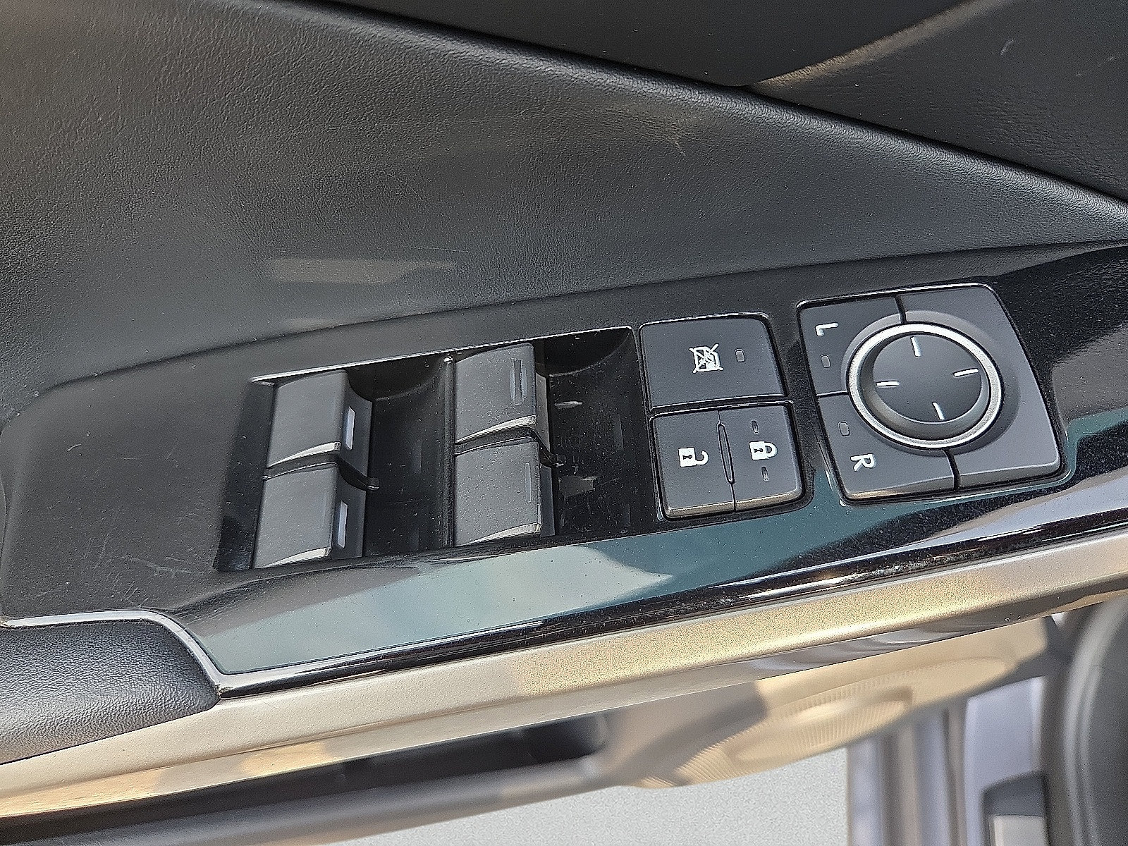 Used 2017 Lexus IS 200t RWD image 15