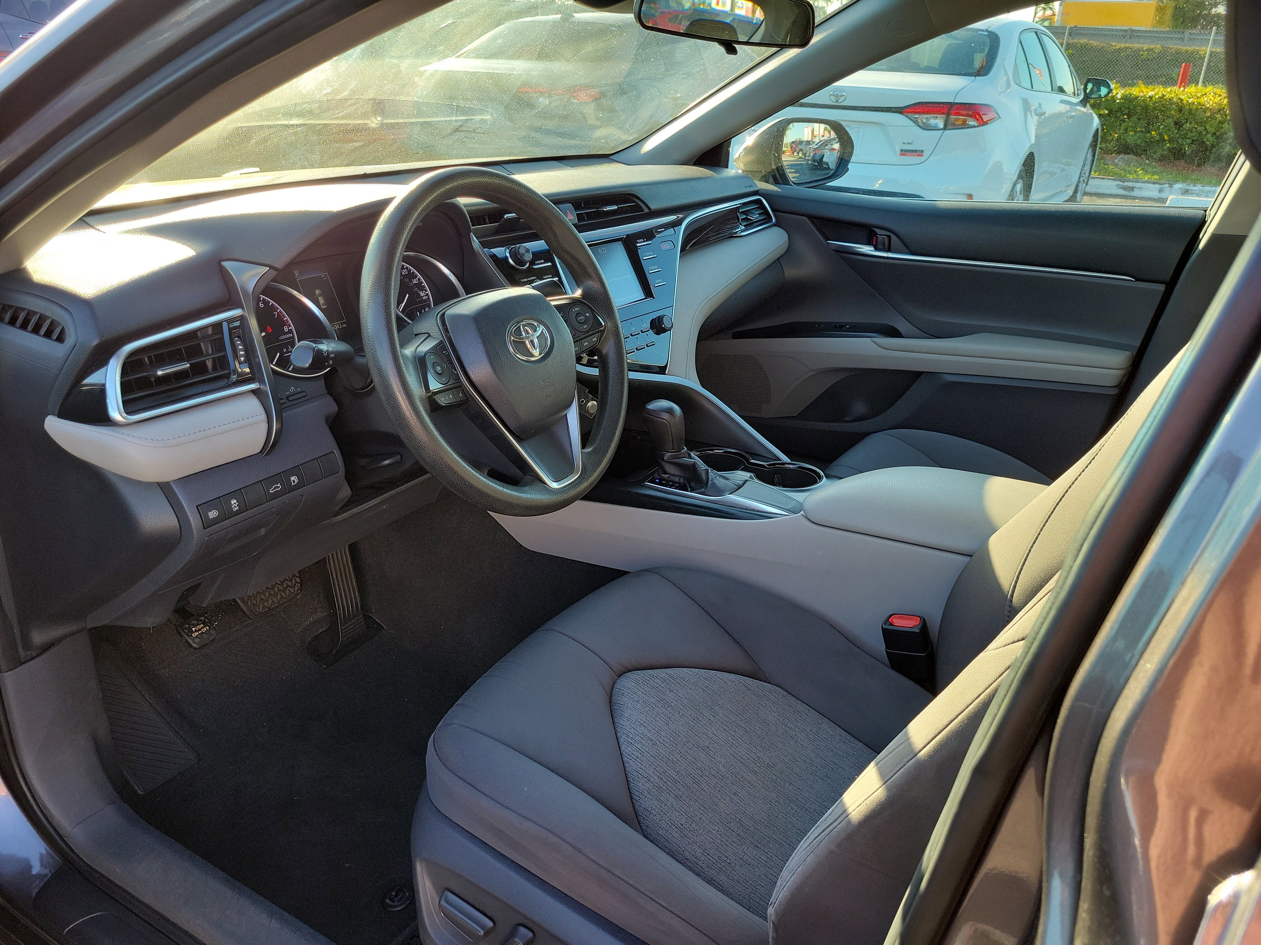 Used 2018 Toyota Camry SE image 18