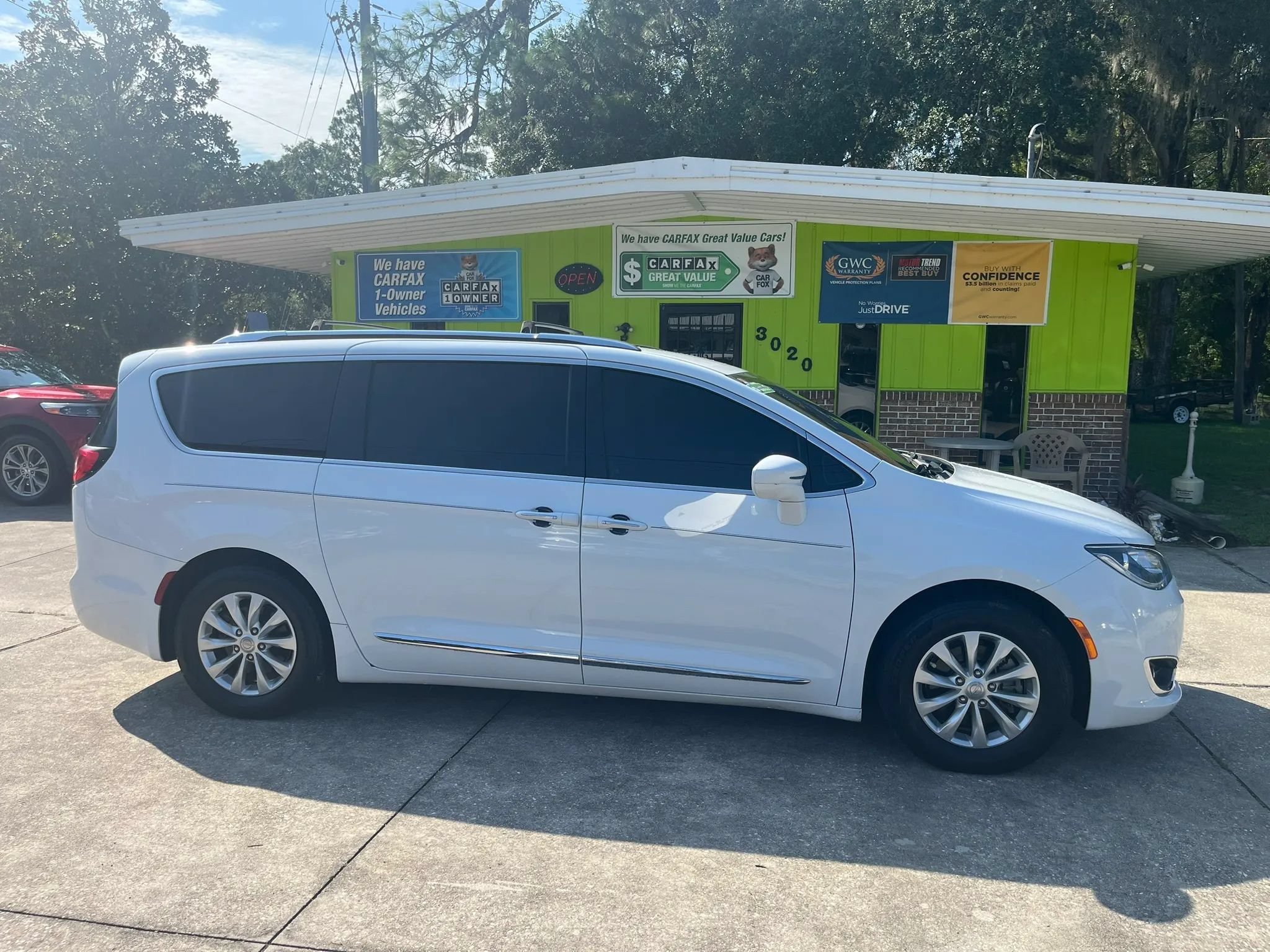 Used 2018 Chrysler Pacifica Touring-L Plus FWD image 8