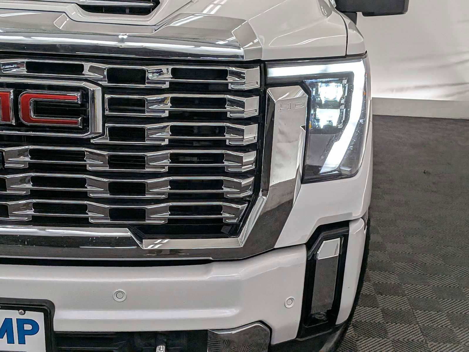 Used 2024 GMC Sierra 3500 Denali w/ Denali Reserve Package image 10