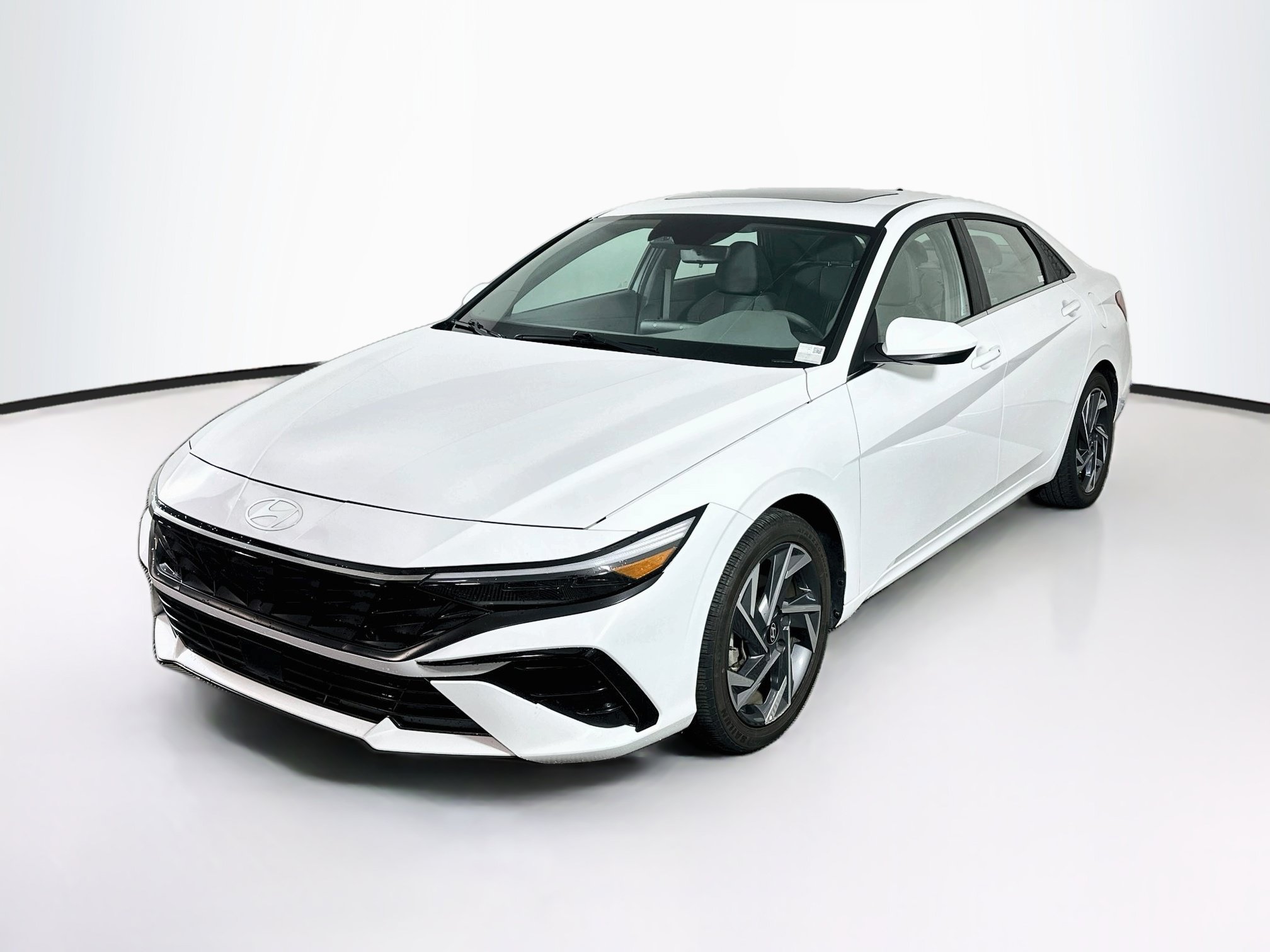 Used 2025 Hyundai Elantra SEL FWD image 3