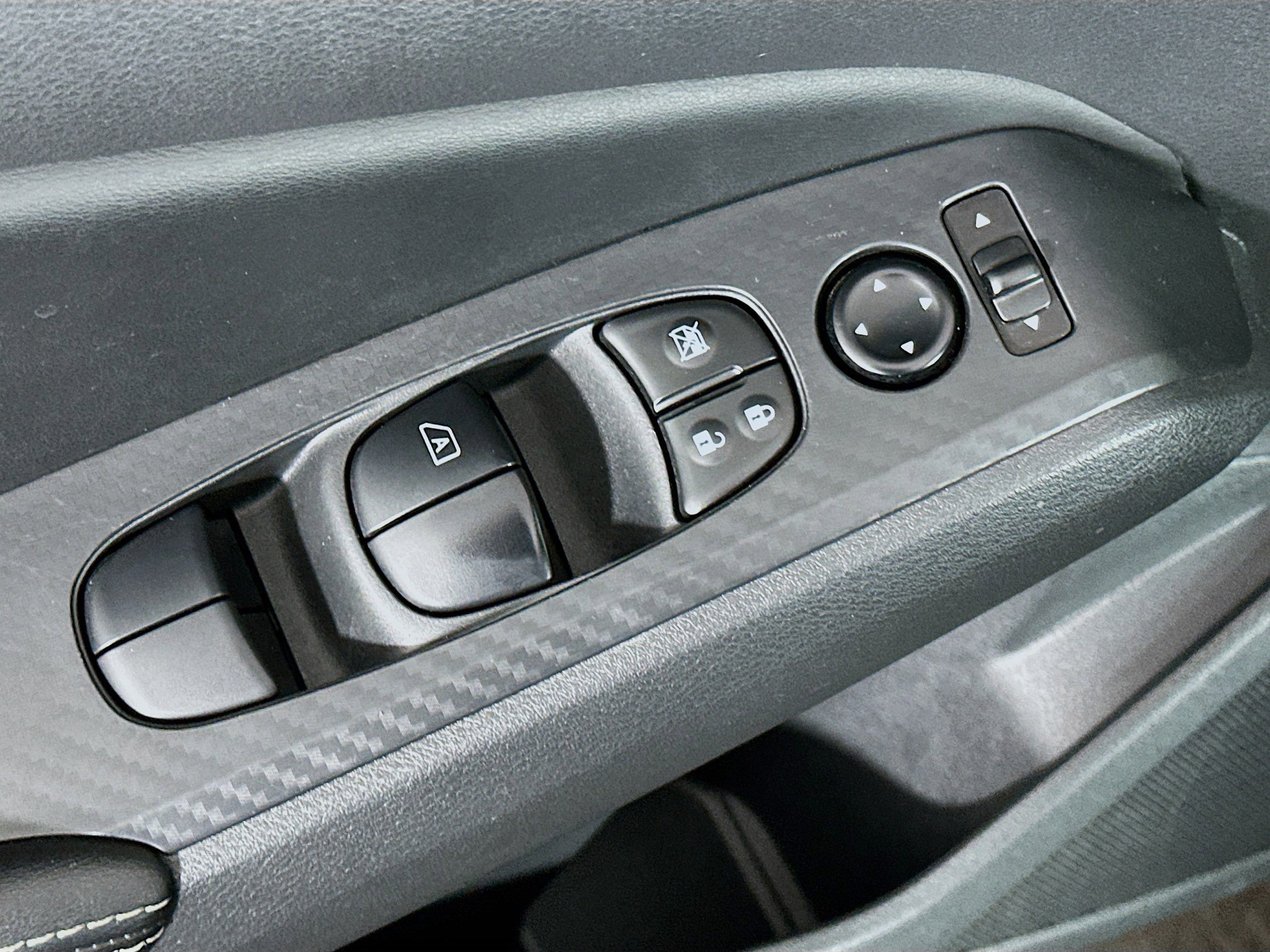 Used 2025 Nissan Altima 2.5 SV image 15