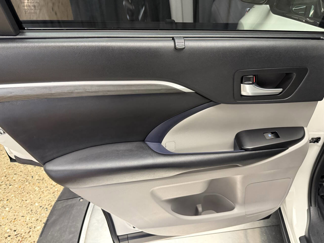 Used 2019 Toyota Highlander Limited Platinum AWD/4WD image 24