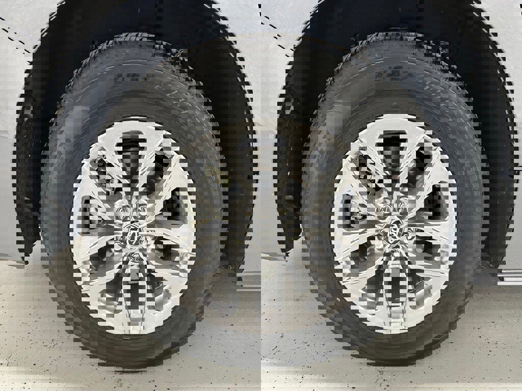 Used 2025 Toyota Sienna XLE image 69