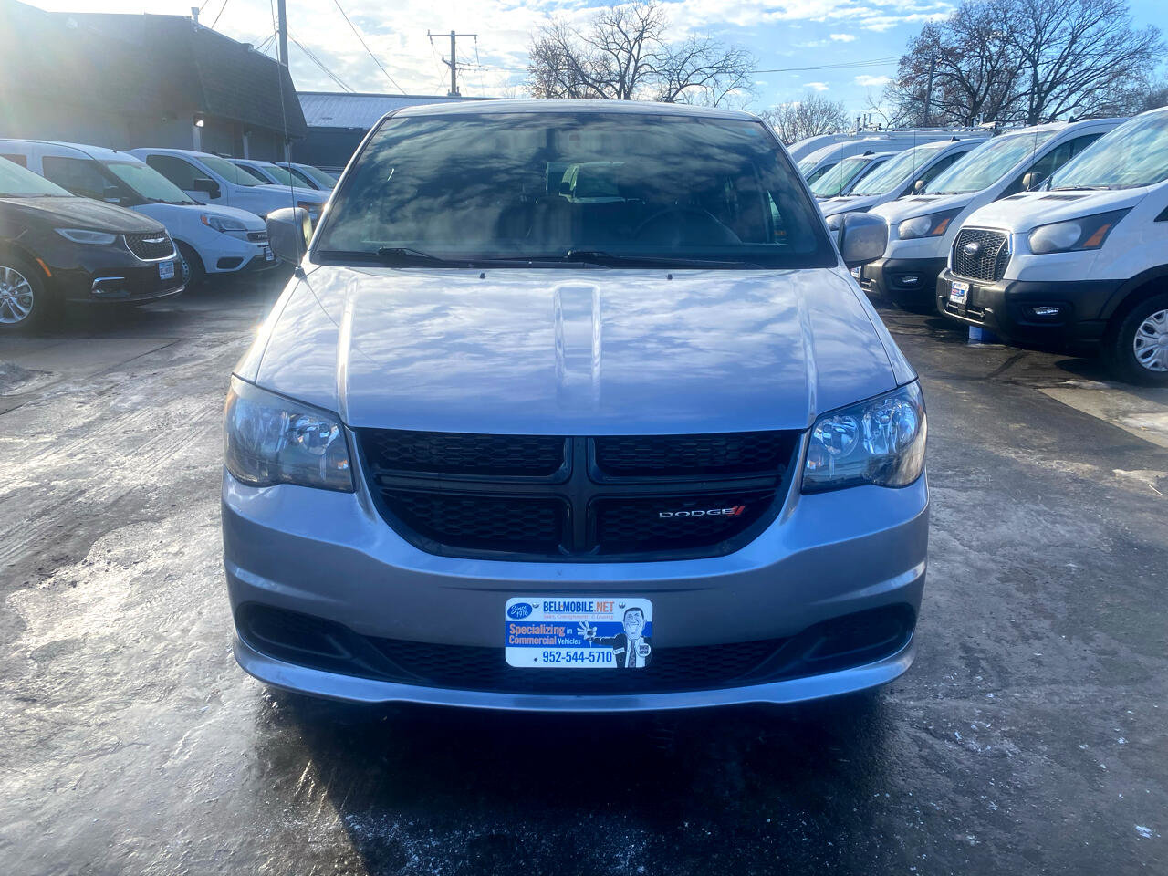 Used 2016 Dodge Grand Caravan SE image 2