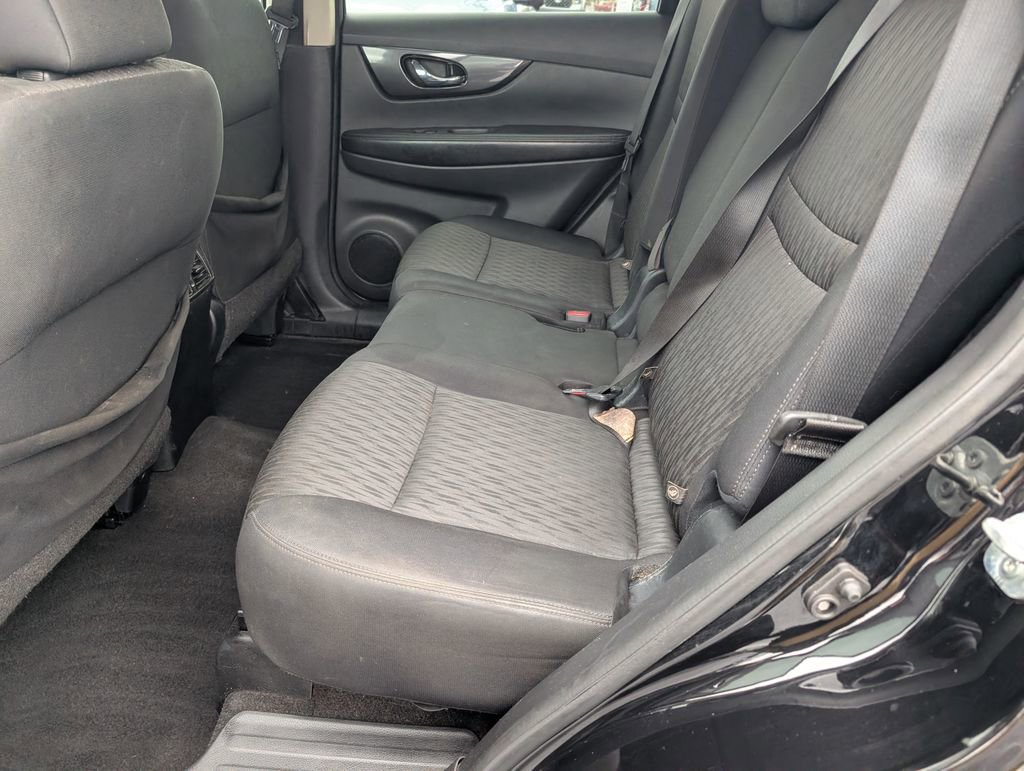 Used 2017 Nissan Rogue SV w/ Midnight Edition image 10