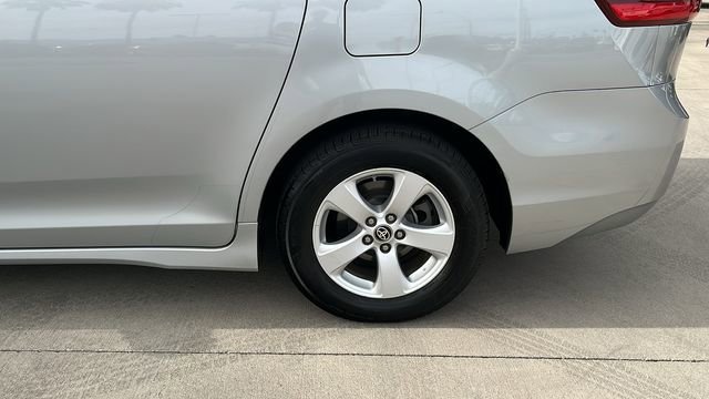 Used 2020 Toyota Sienna LE FWD image 23