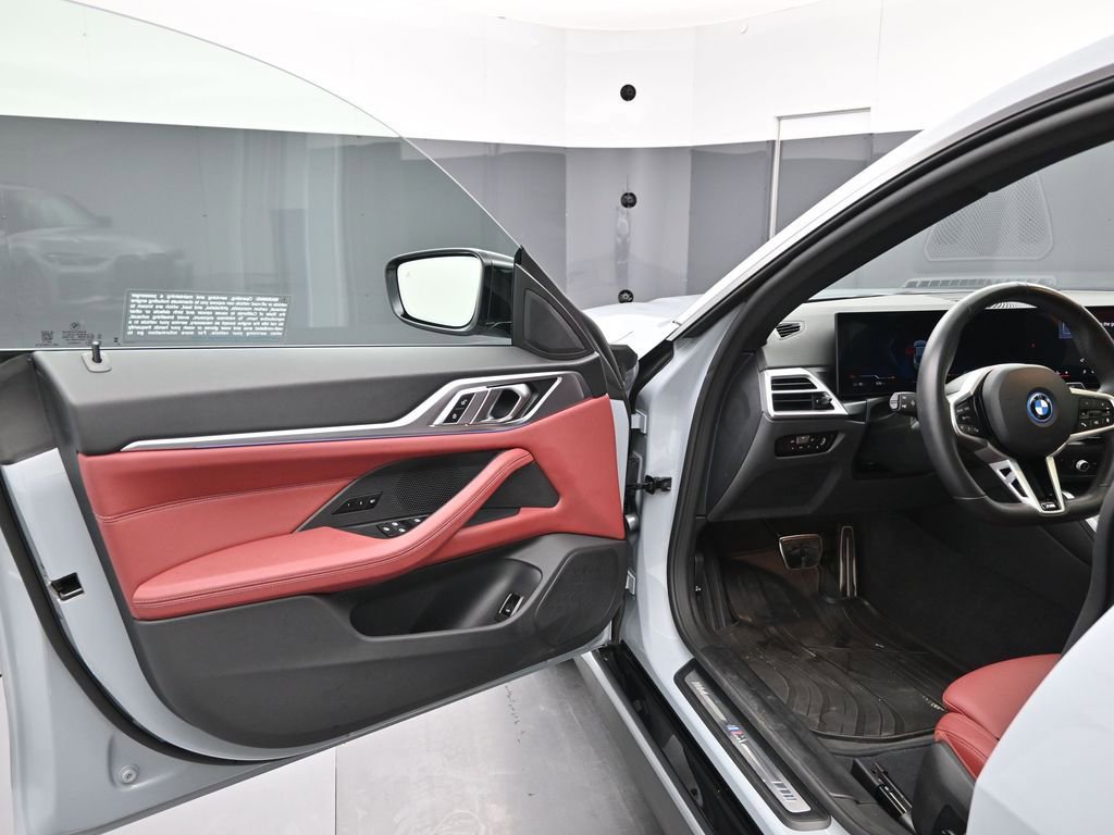 Used 2025 BMW i4 eDrive40 w/ M Sport Package image 7