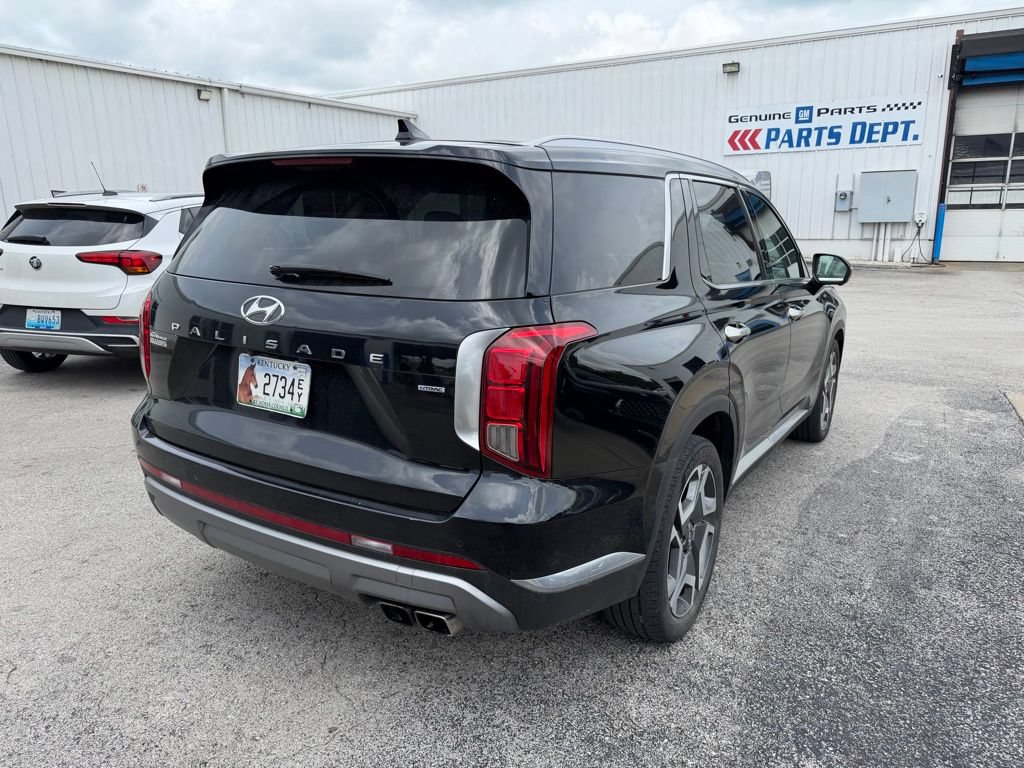Used 2023 Hyundai Palisade Limited w/ Cargo Package AWD/4WD image 3