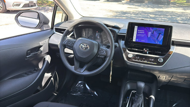 Used 2025 Toyota Corolla LE FWD image 15