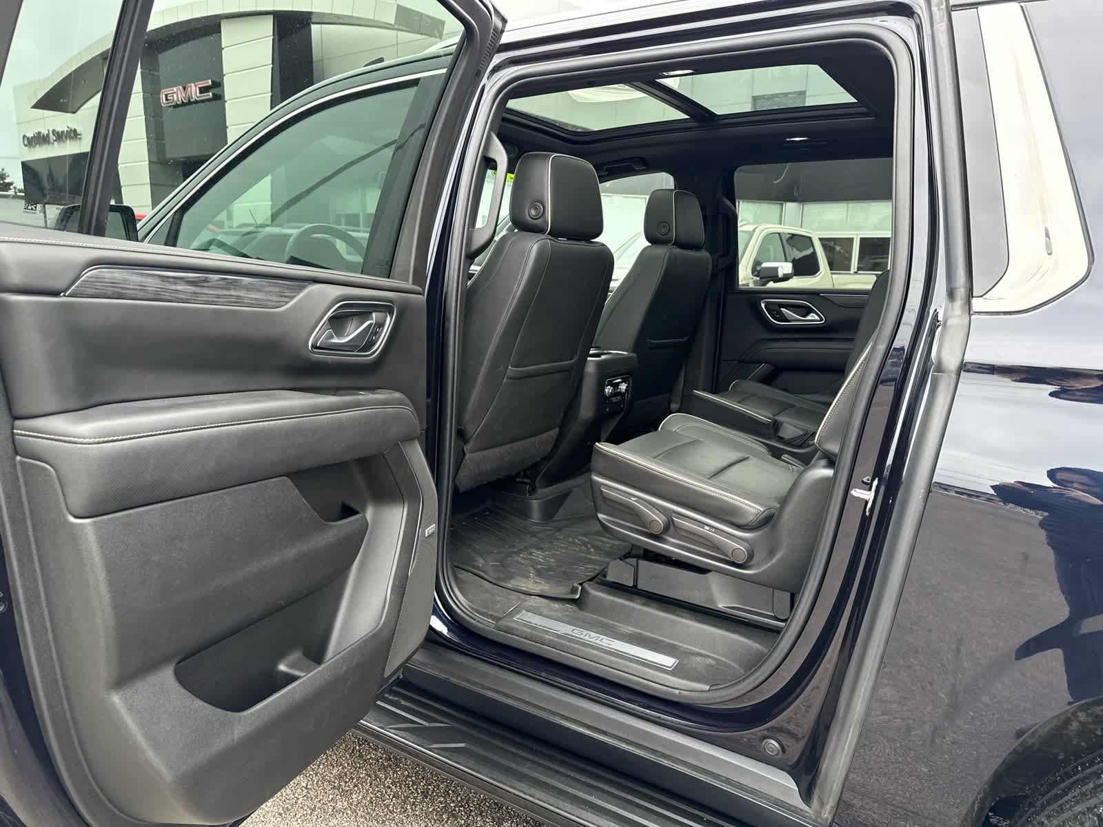 Certified 2022 GMC Yukon XL SLT w/ SLT Premium Package image 13