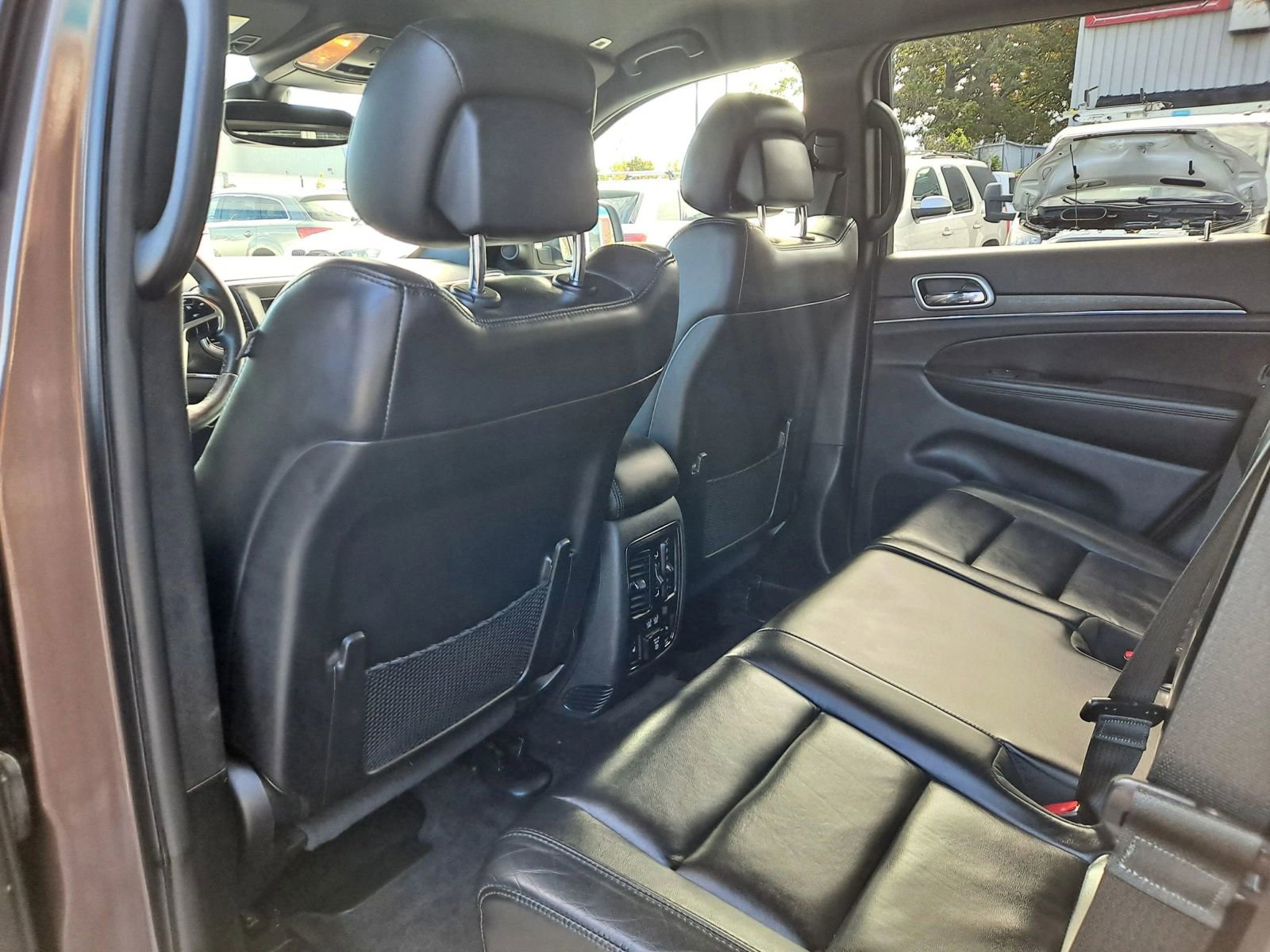 Used 2018 Jeep Grand Cherokee Limited AWD/4WD image 9