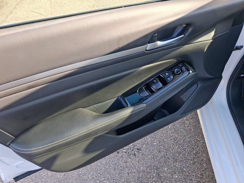 Certified 2023 Nissan Altima 2.5 SV FWD image 17