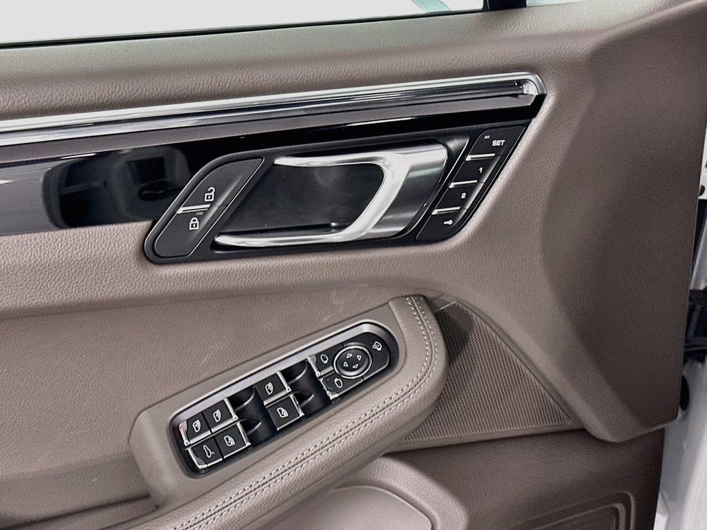New 2026 Porsche Macan AWD/4WD image 20