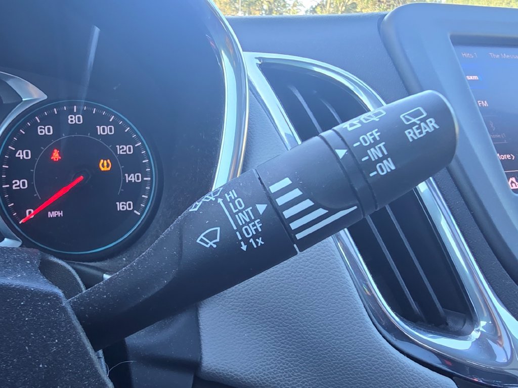 Used 2020 Chevrolet Equinox LT FWD image 28