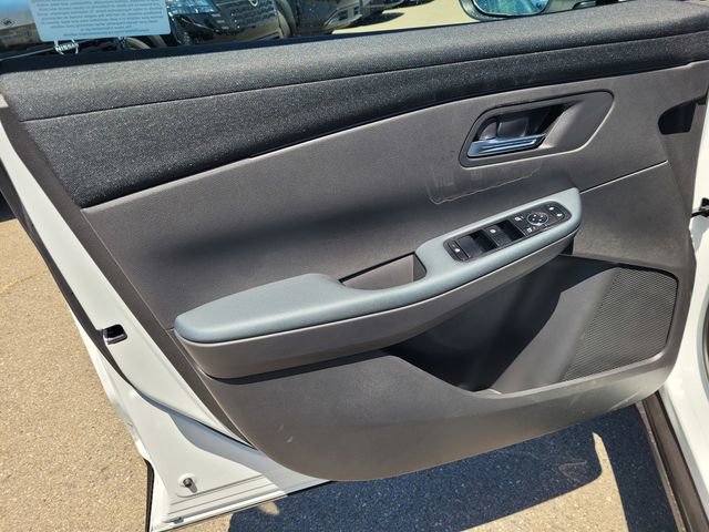 New 2026 Nissan Leaf FWD image 8