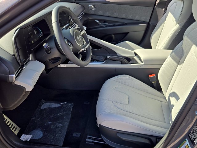 New 2026 Hyundai Elantra SEL Sport FWD image 5