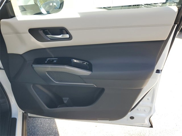 New 2025 Nissan Pathfinder SL image 36