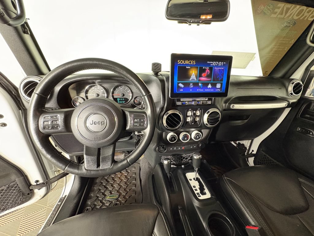 Used 2017 Jeep Wrangler Unlimited Sahara w/ Connectivity Group AWD/4WD image 8