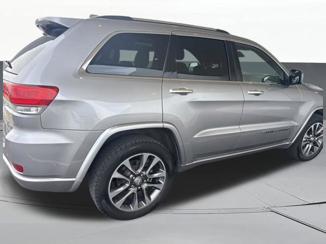 Used 2017 Jeep Grand Cherokee Overland w/ Jeep Active Safety Group AWD/4WD image 8