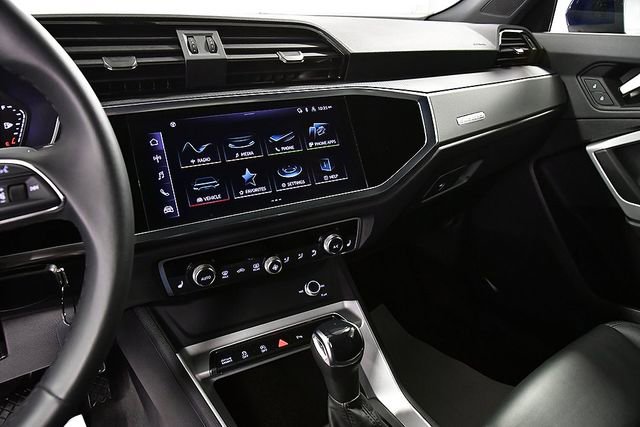 Used 2025 Audi Q3 2.0T Premium image 21