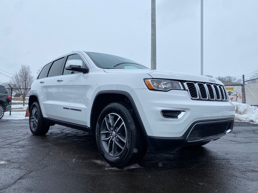 Used 2018 Jeep Grand Cherokee Limited image 34