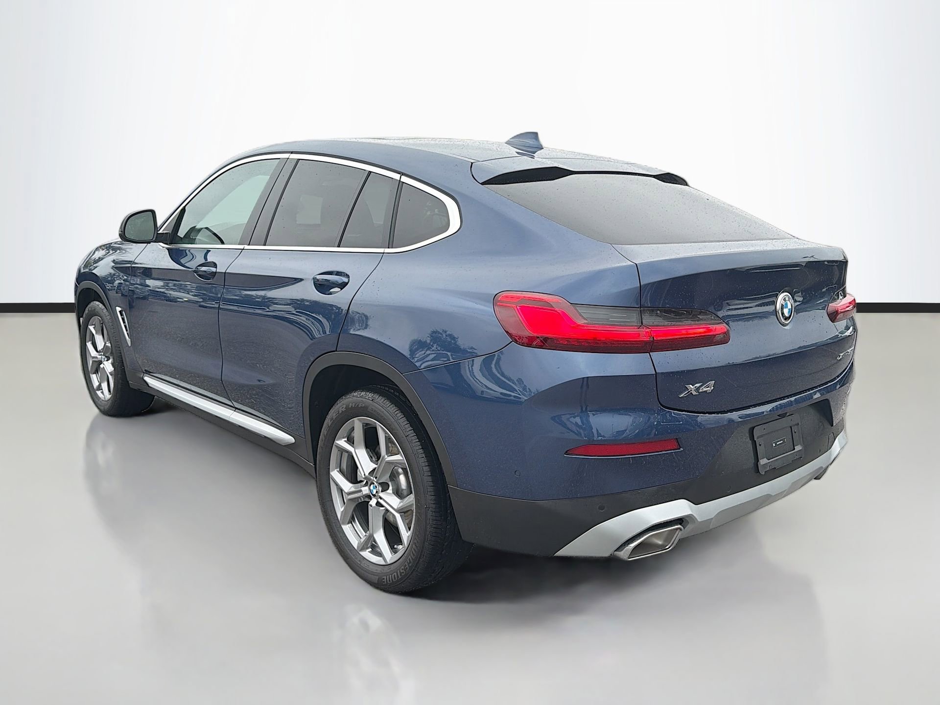 Certified 2025 BMW X4 xDrive30i image 6