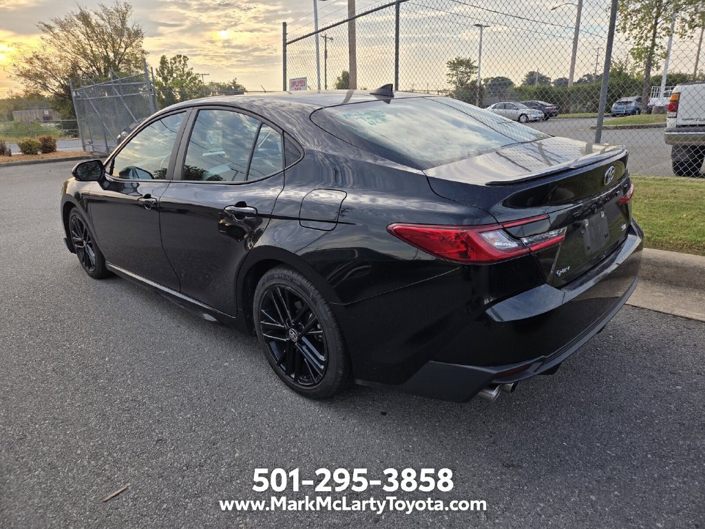 Used 2025 Toyota Camry SE FWD image 5