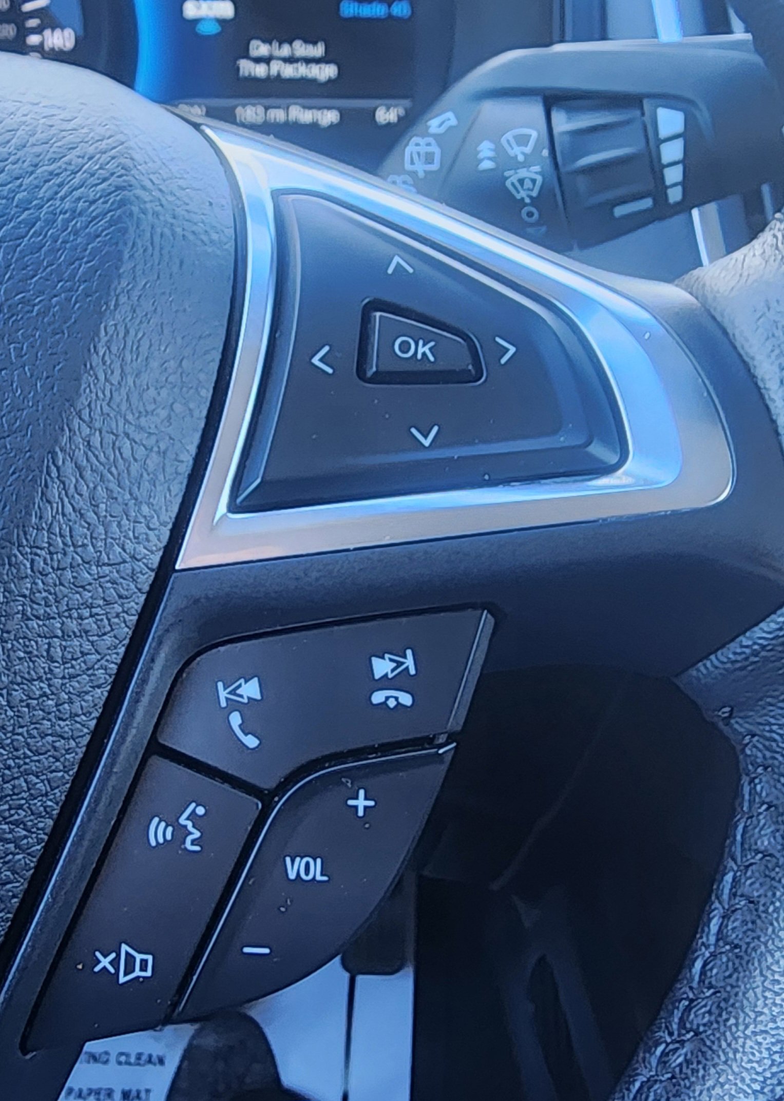 Used 2024 Ford Edge Titanium image 9