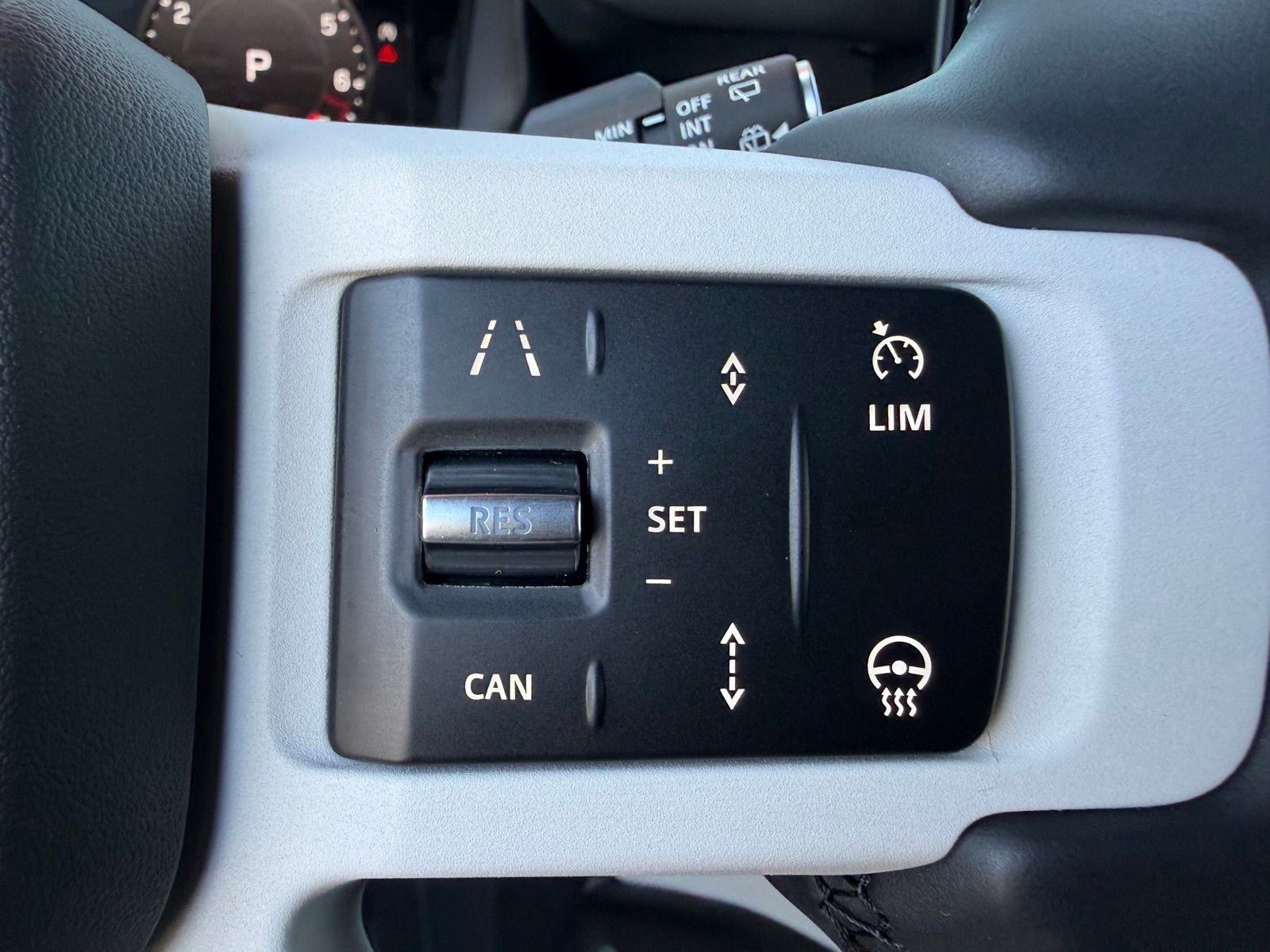 Used 2025 Land Rover Defender 90 S image 12